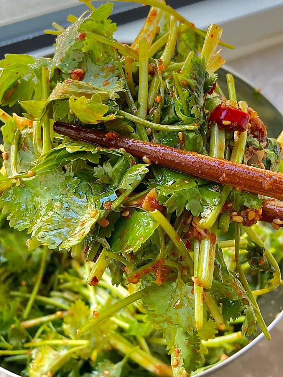 香菜脑袋一定要试试这个"拌香菜" 香香辣辣太下饭啦 配米饭馒头都 