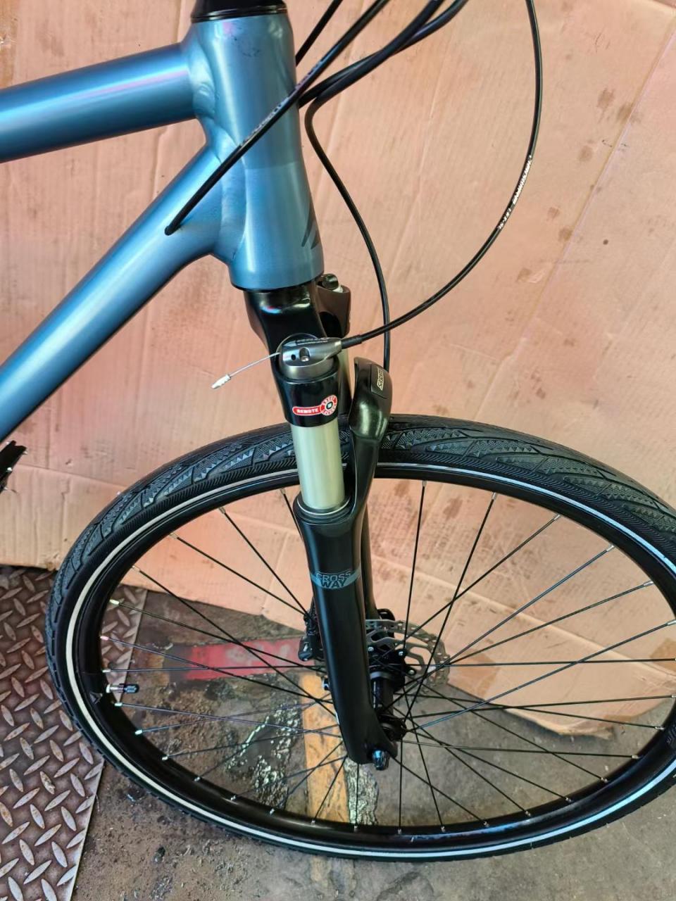 美利达克罗威xt,前后双油碟30速,气庒前叉带线空锁死,车架xs号,轮组