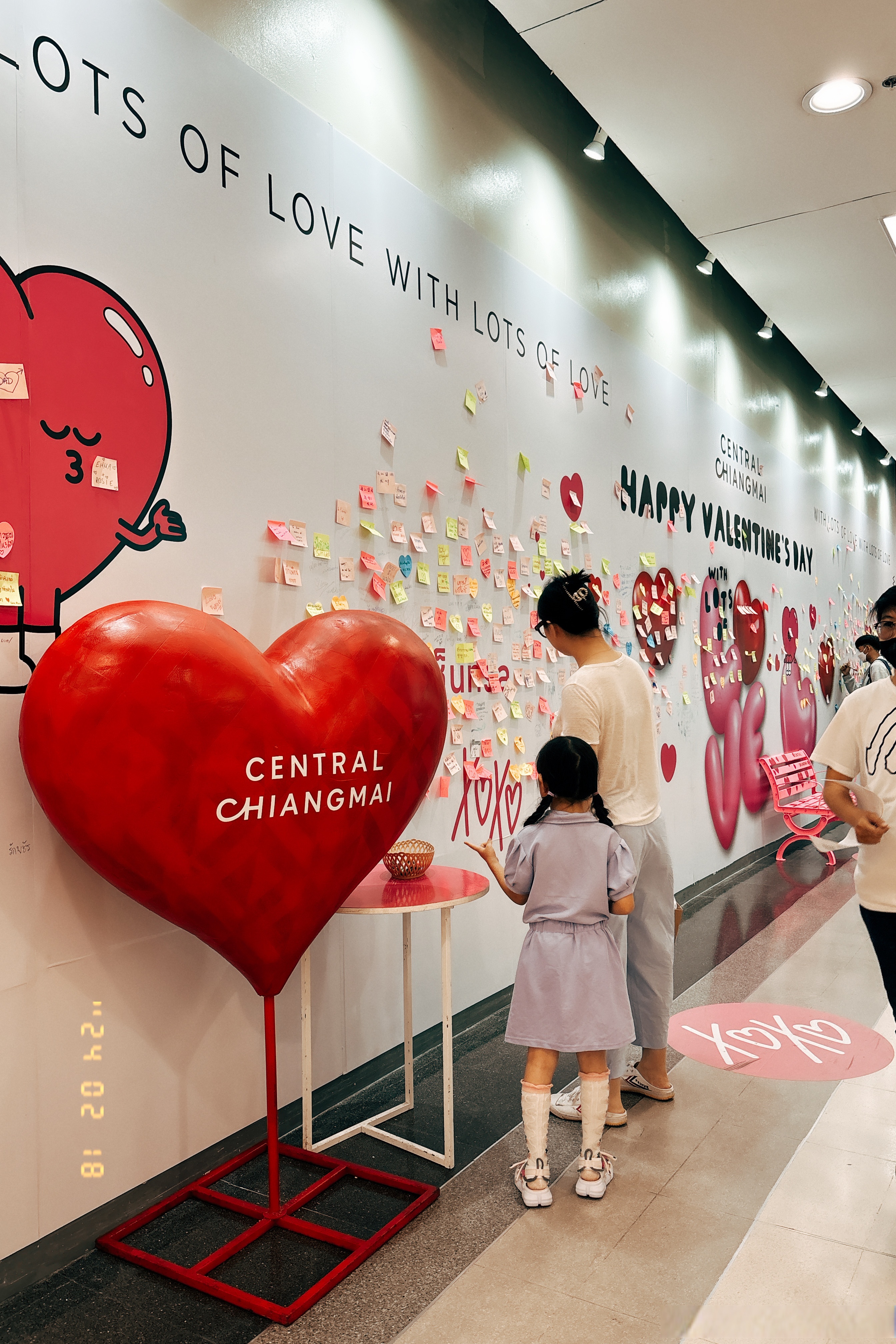 今天在尚泰看到了情人节许愿墙(不知道是个啥,暂时先这么称呼它吧)