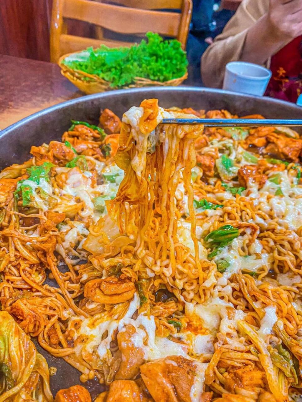 青岛的第一家春川铁板鸡.