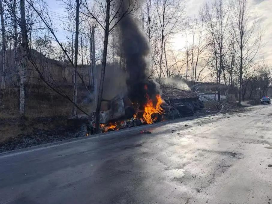 长治身边事12月1日上午,襄垣县公安局王村派出所接到群众报警,称在