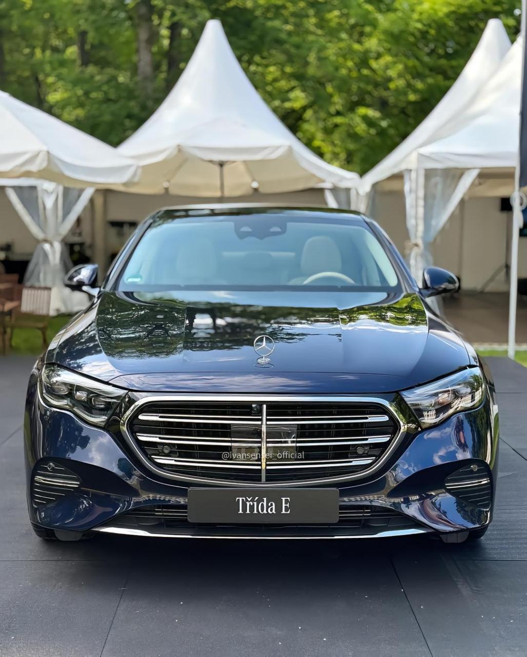 全新2024款奔驰e级豪华立标版高清图鉴赏,展示更多细节!