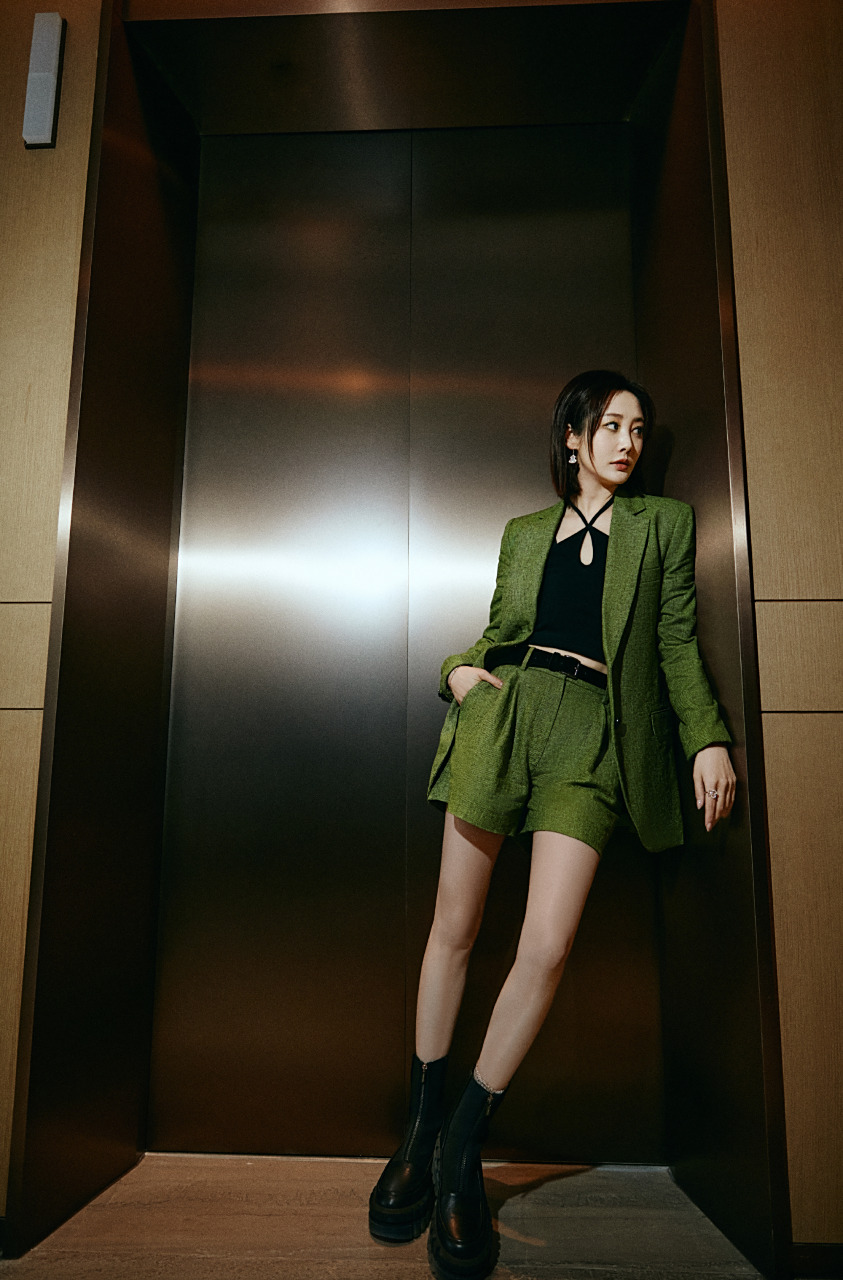 李纯短发俏皮可爱写真图集