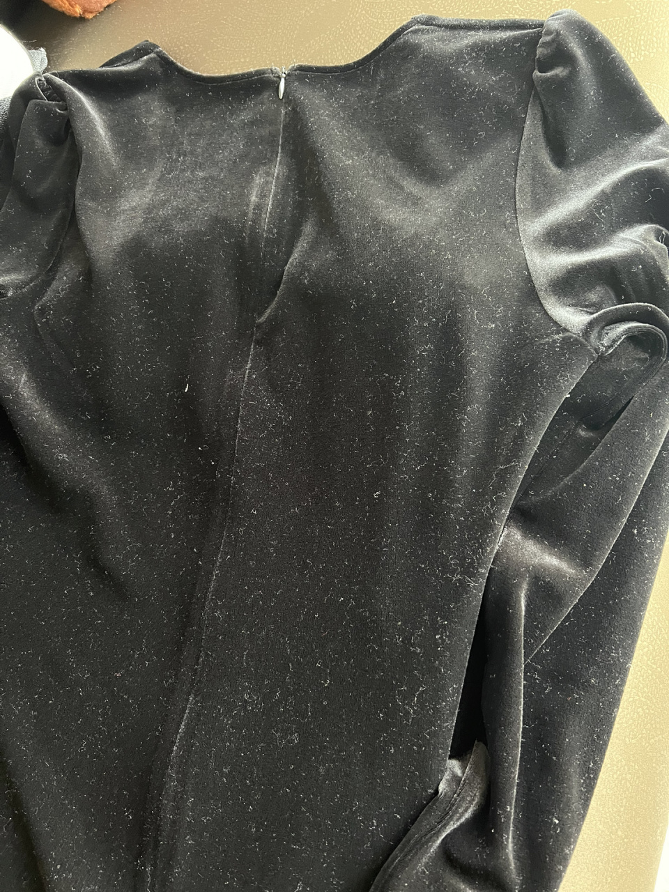 黑色大衣 毛衣 黑色丝绒衣服 如何解决粘毛 买来这件黑色丝绒连衣裙