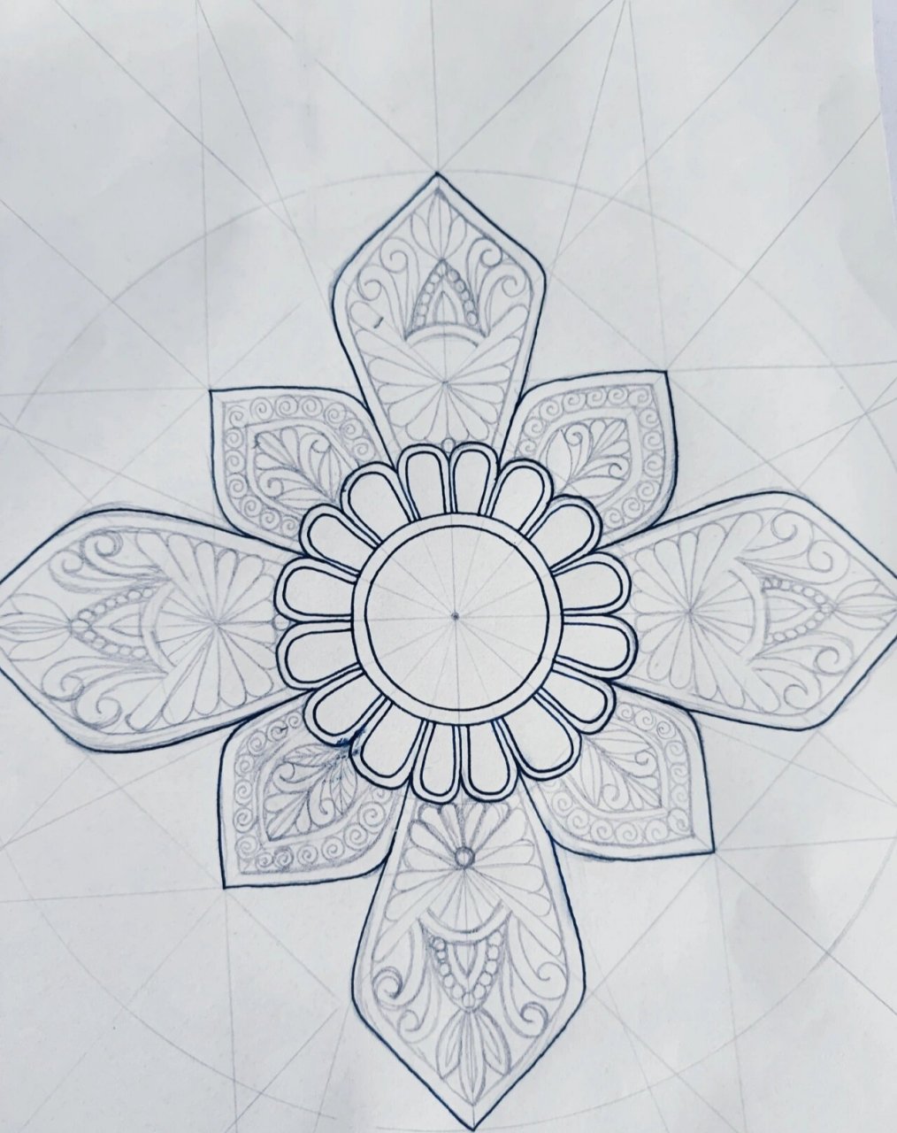 禅绕画曼陀罗画 钢笔画曼陀罗墨水干的慢容易脏手,闺女说垫一张纸巾