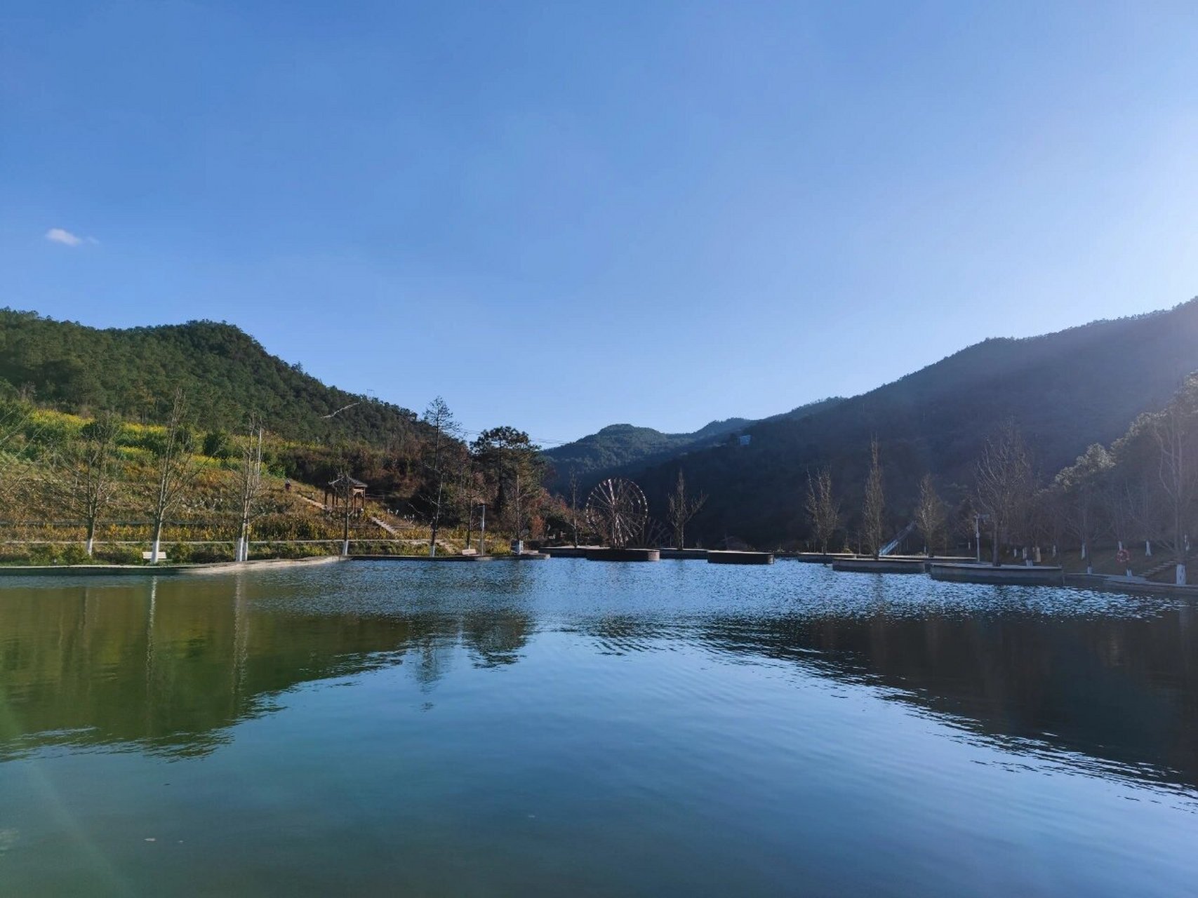 陆良三道沟 去的那天是大晴天,风景蛮好的,可以玩的项目有很多,尽量