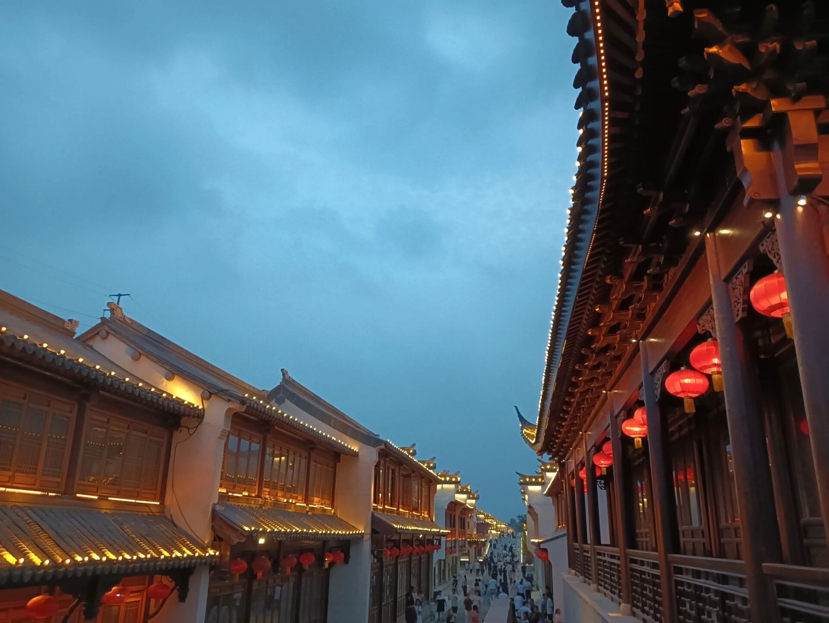 聊城 临清 东宛园 和家长一起去的,打一下卡记录一下吧,晚上去看的,还