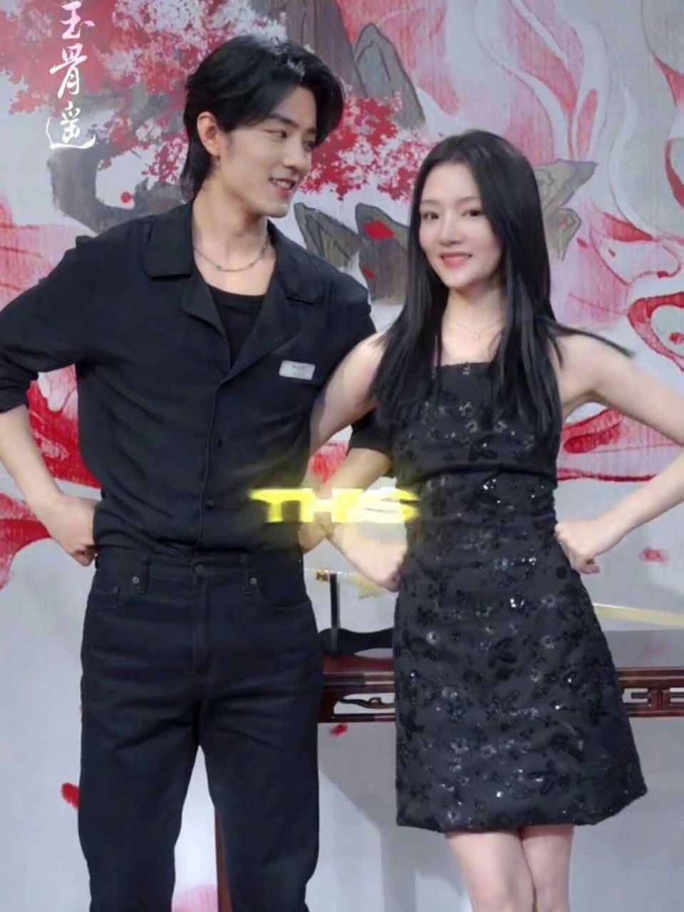 《玉骨遥》主演肖战任敏合照,感觉如何?