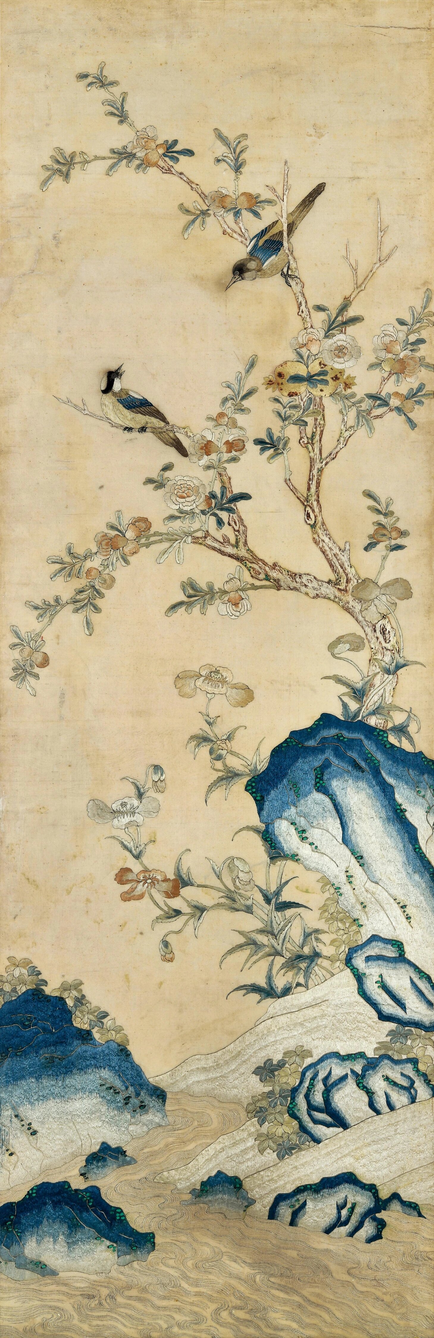 清乾隆 苏绣花鸟挂屏 屏芯以白色缎为地,用蓝,白,灰等色绣线绣出流水