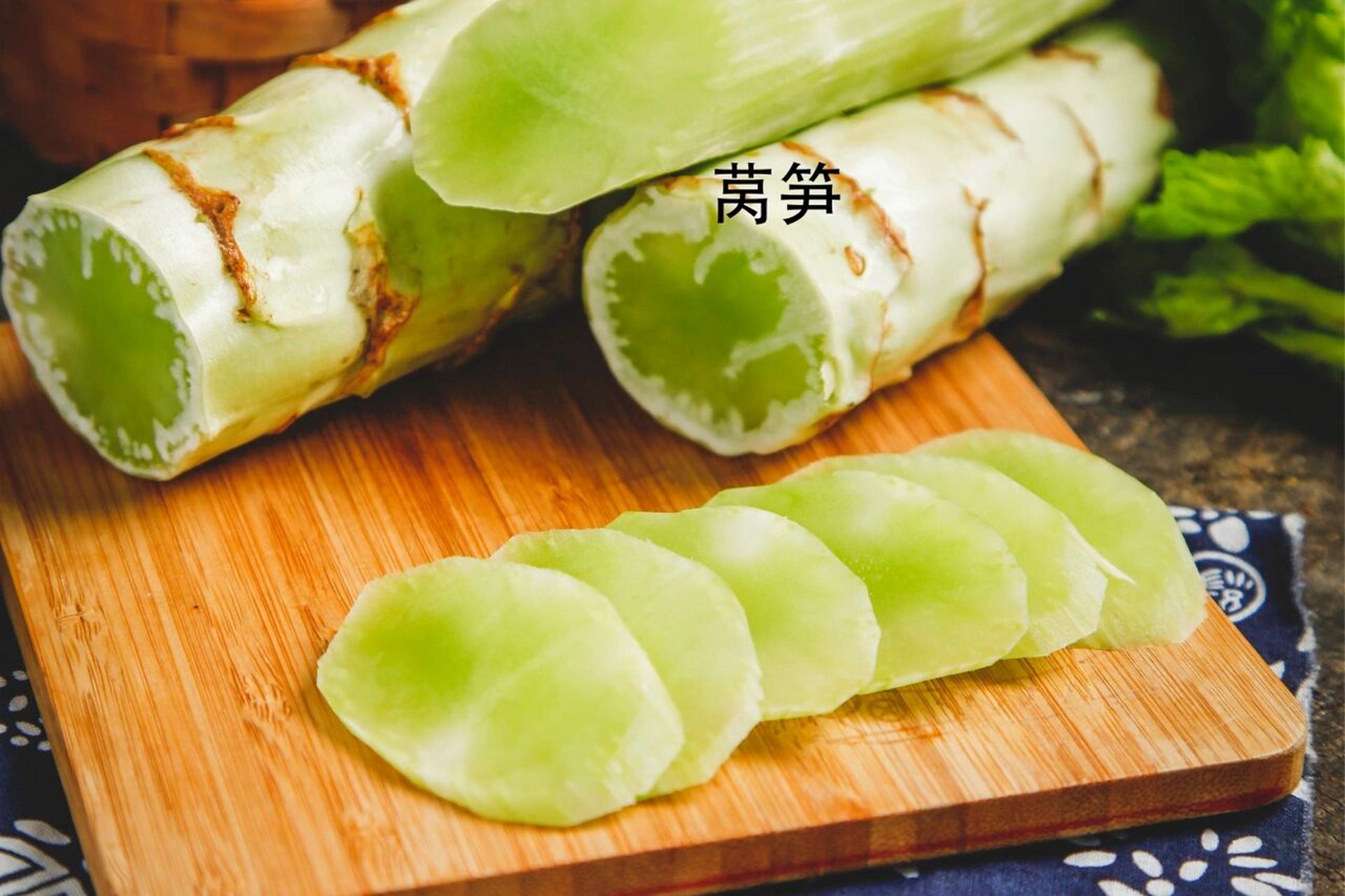 贡菜和莴笋两种菜相似度非常高,很多朋友分不清楚,直接上图辨识,惨