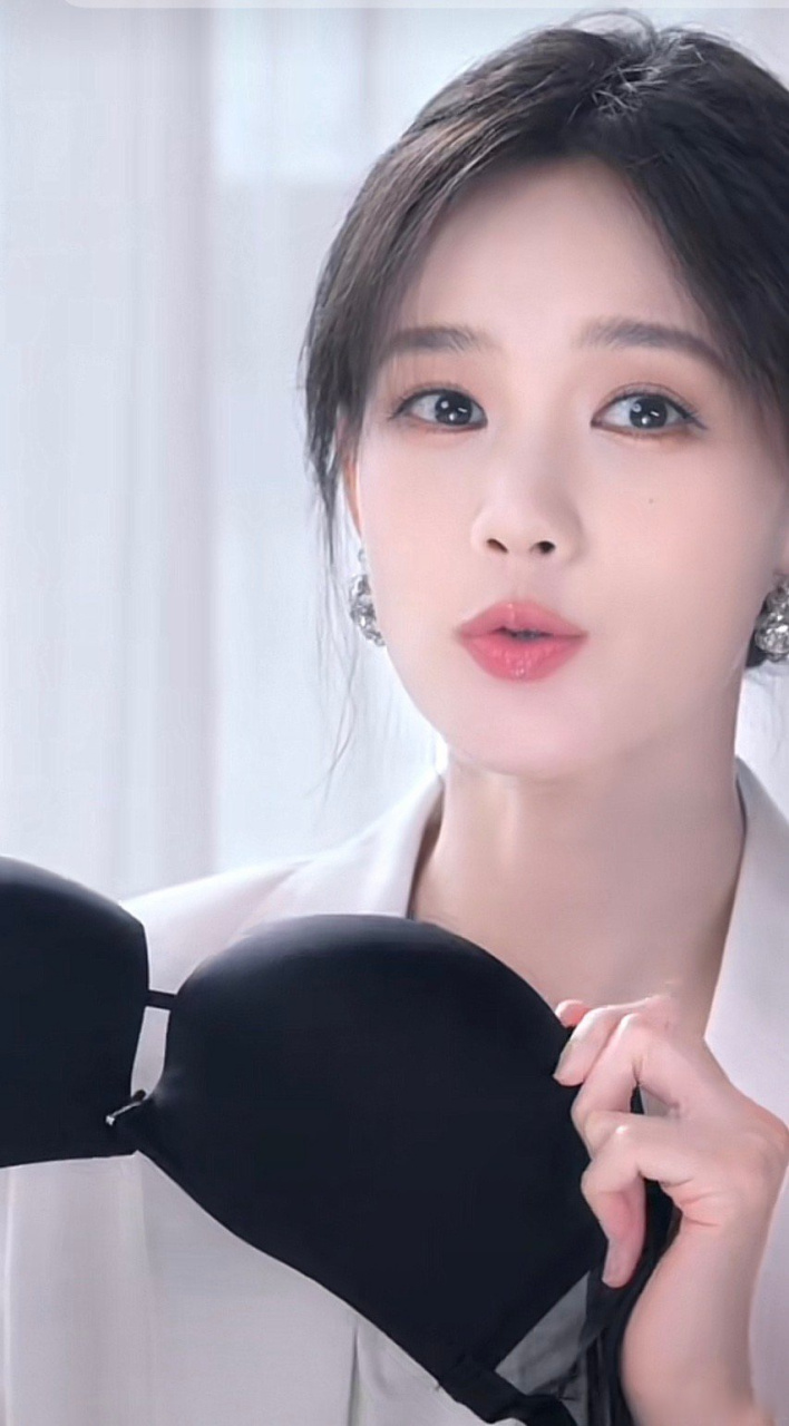 李一桐代言兰卓丽内衣##去自由里找自己#02  自由与潇洒是人生中最