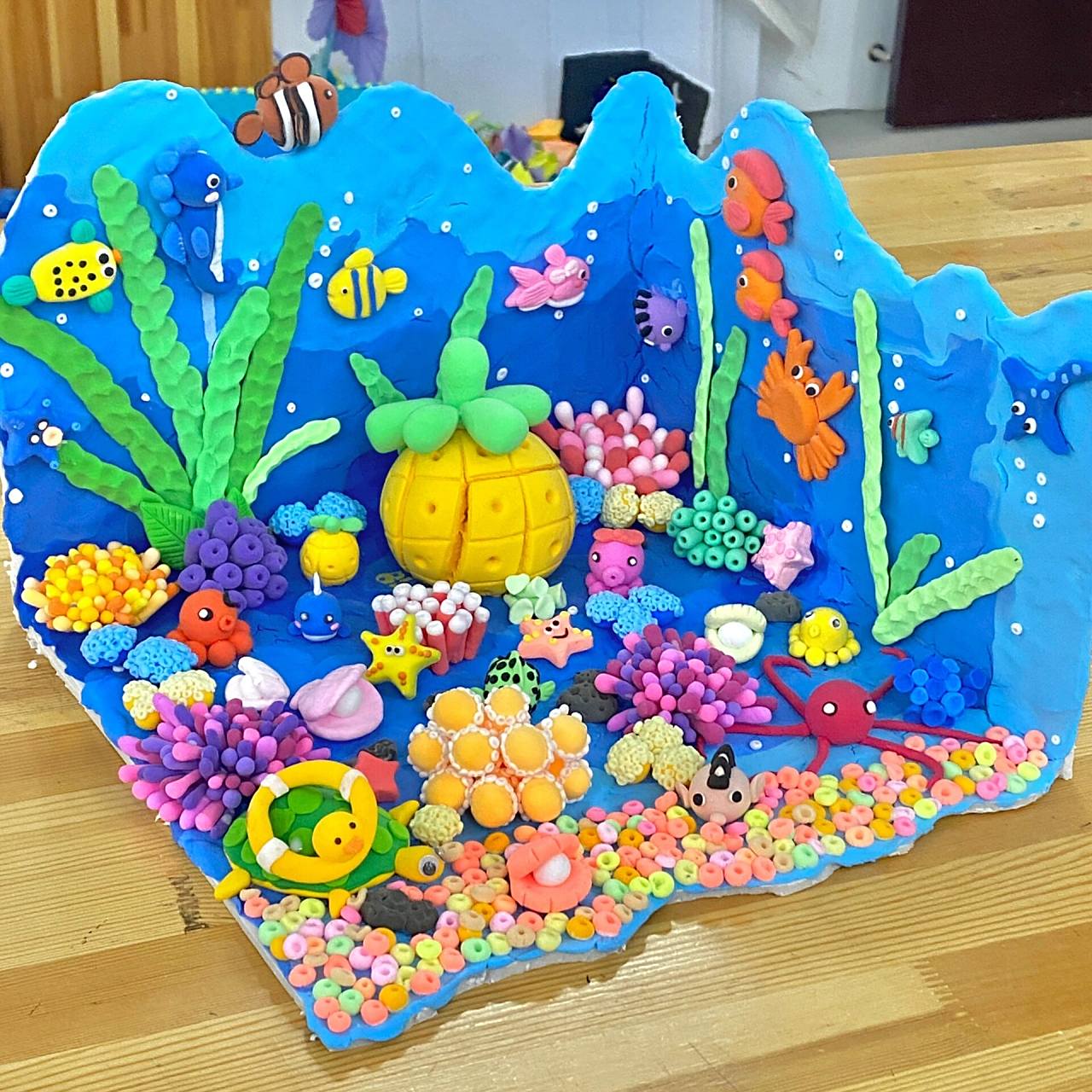 世界 海底由泡沫板裁出不同高度～ (深蓝,蓝,浅蓝三种粘土) 海洋动物