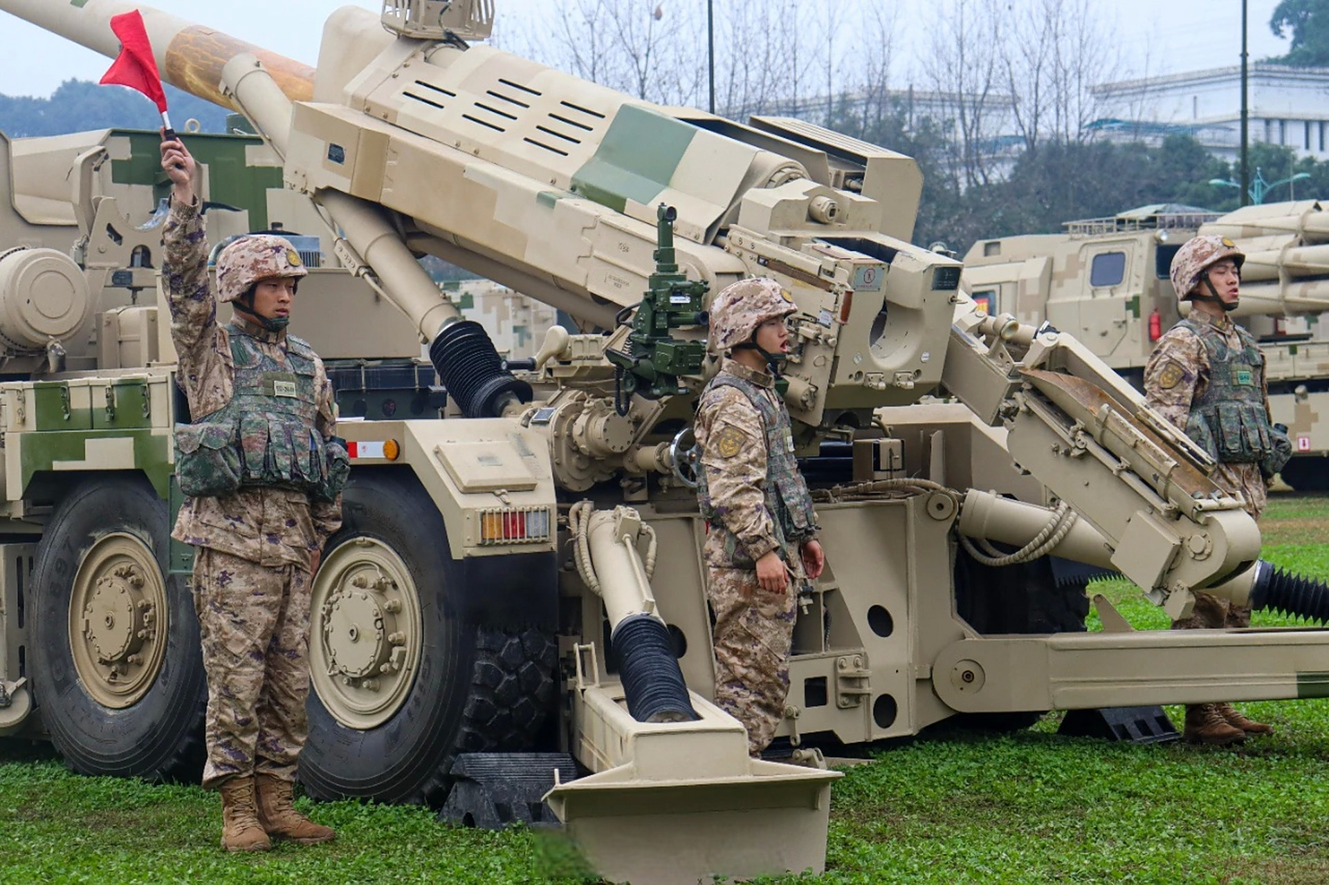 新型车载加榴炮训练(西南雄狮号)