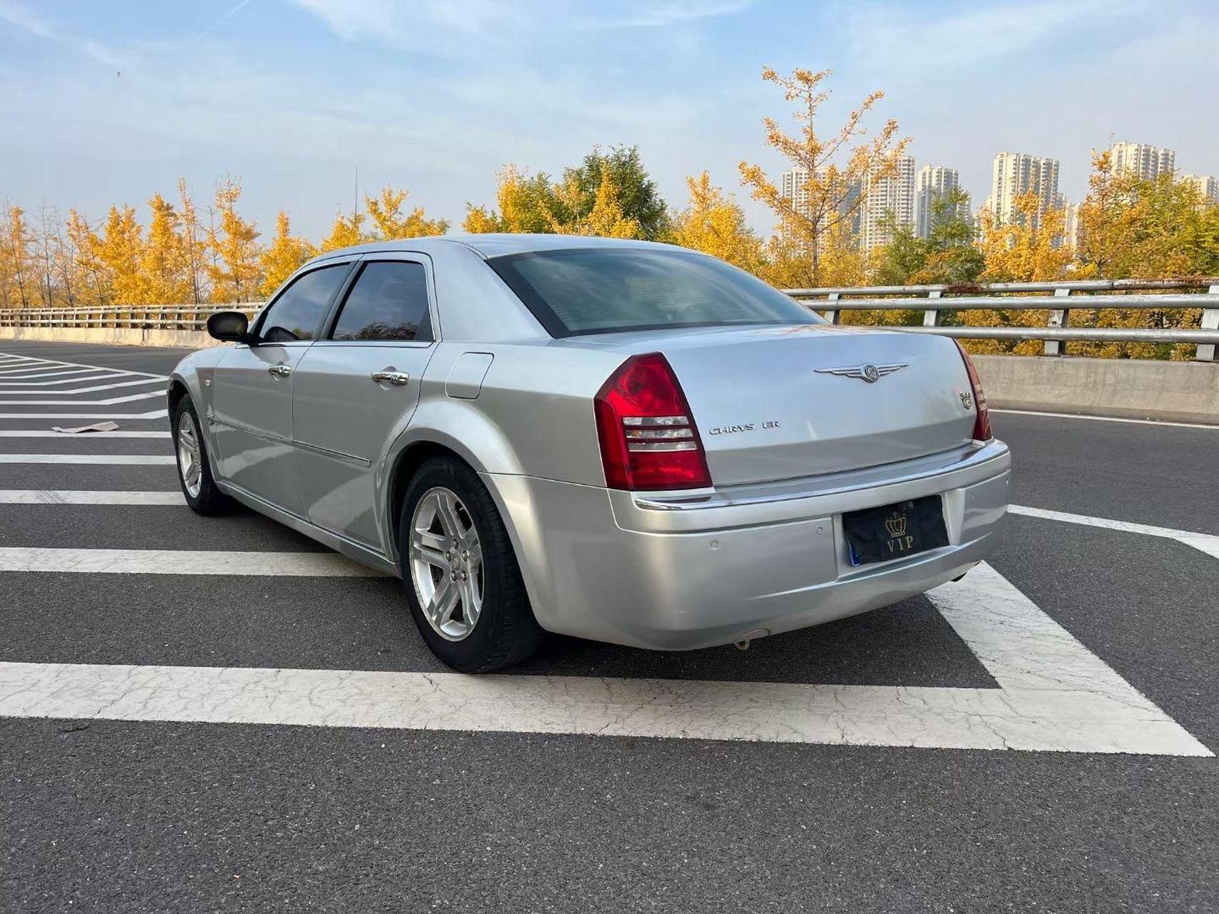 国产捞,喜欢看过来,精品09年6月克莱斯勒300c,自动2.