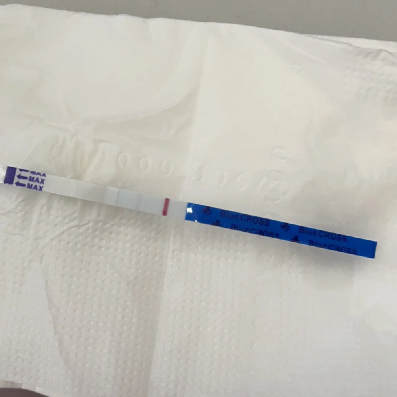 蓝梦孕知早孕试纸好用 今天是姨妈推迟的第九天,早上用医院的试纸测