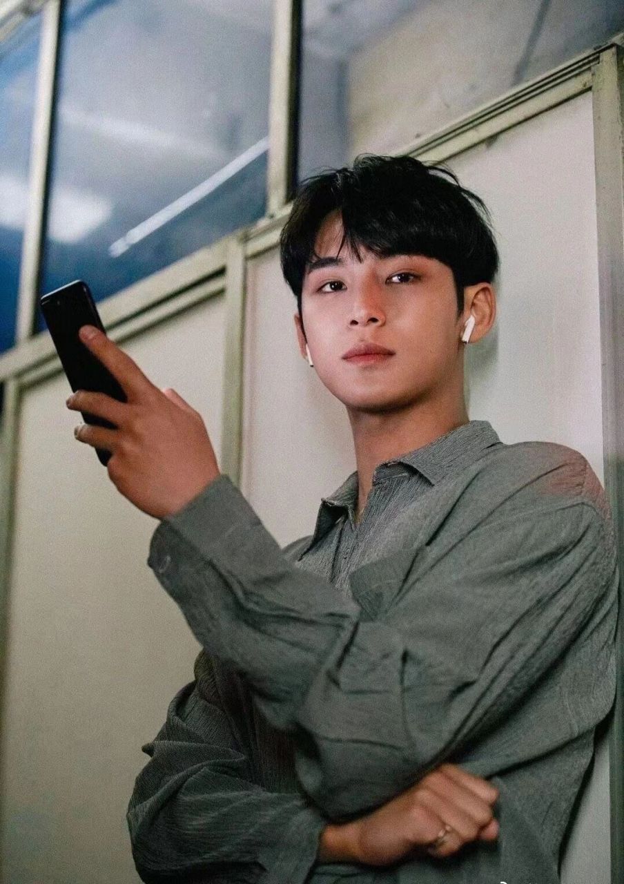 发一些金珉奎疯91 珉奎真的好男友风!换上壁纸就舍不得换了