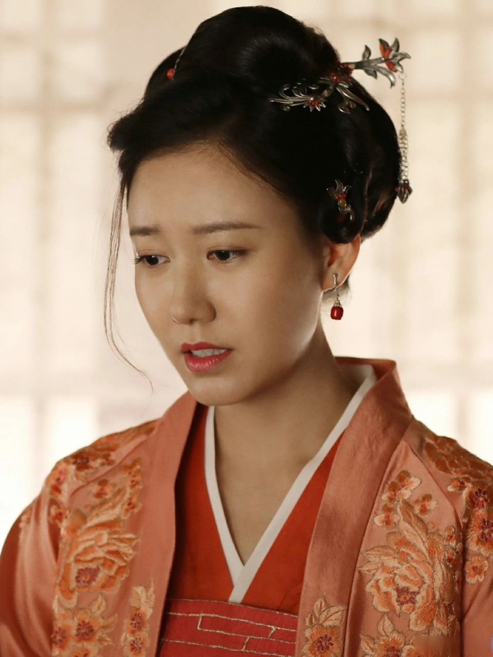 高露刚成年时就已出道,如今已经演了20多