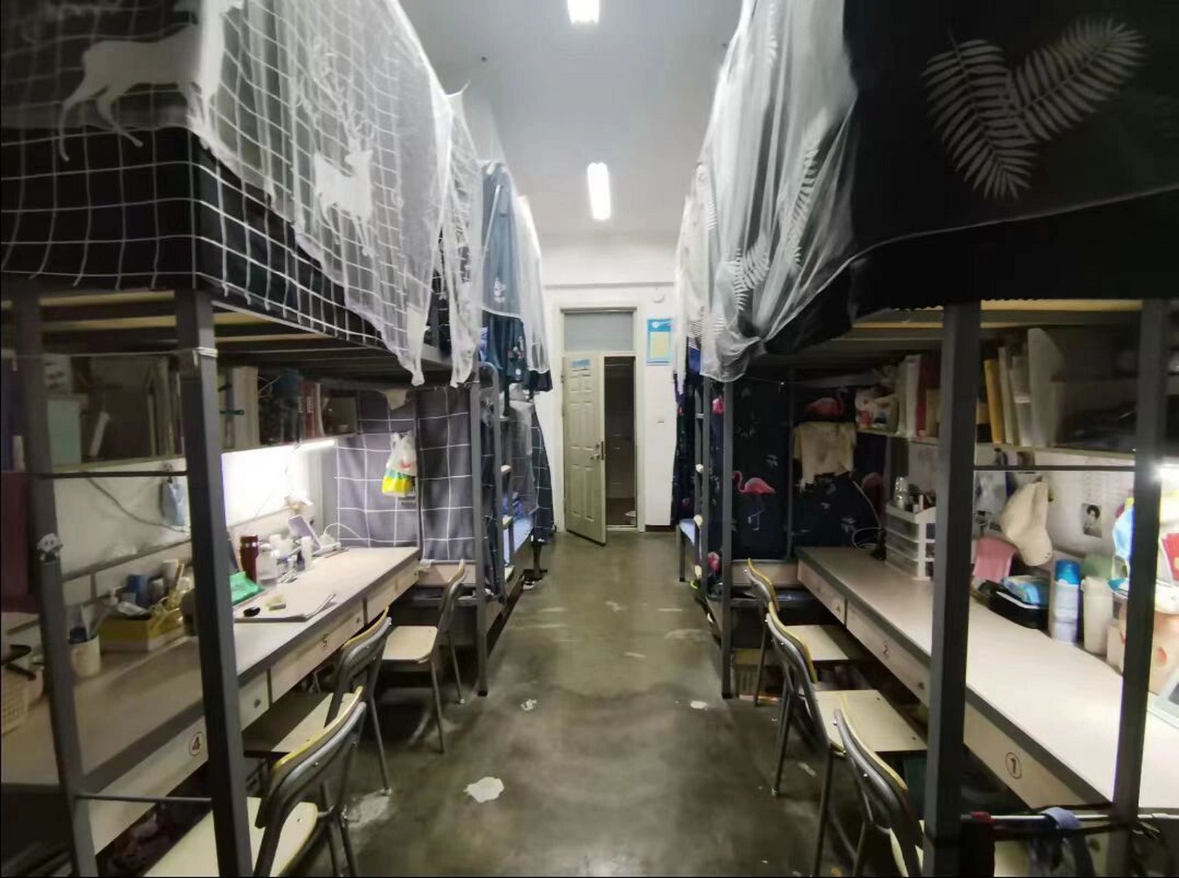 晋中学院 — 宿舍(标六) 详细宿舍环境来喽,标六宿舍较少,两个上床下