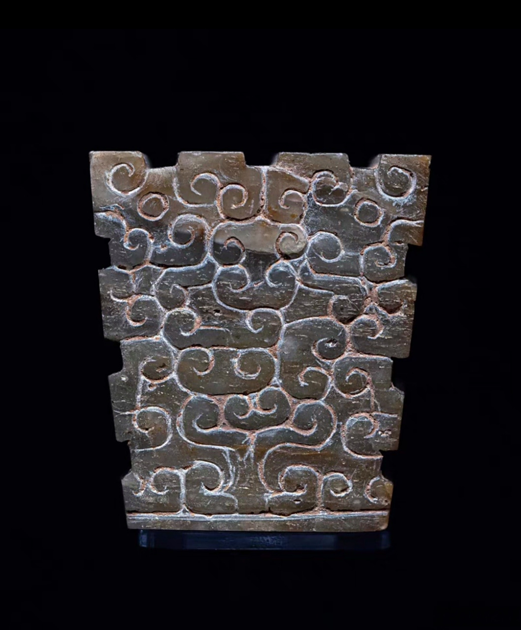 古玉居说玉# 同样是春秋的卷云纹,工艺上的差异极大!