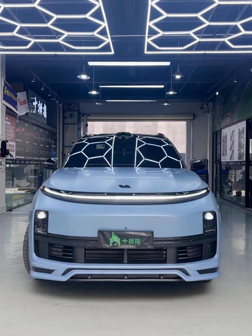 1.蓝色磨砂车衣 2.全套运动包围 3.全车黑化 4.亮黑色行李架饰条 5.