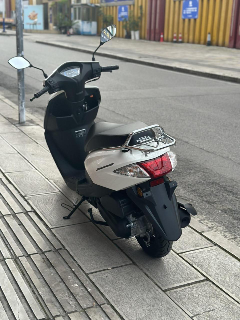 五羊本田新喜鲨125,准新车一辆,安全骑行十多公里