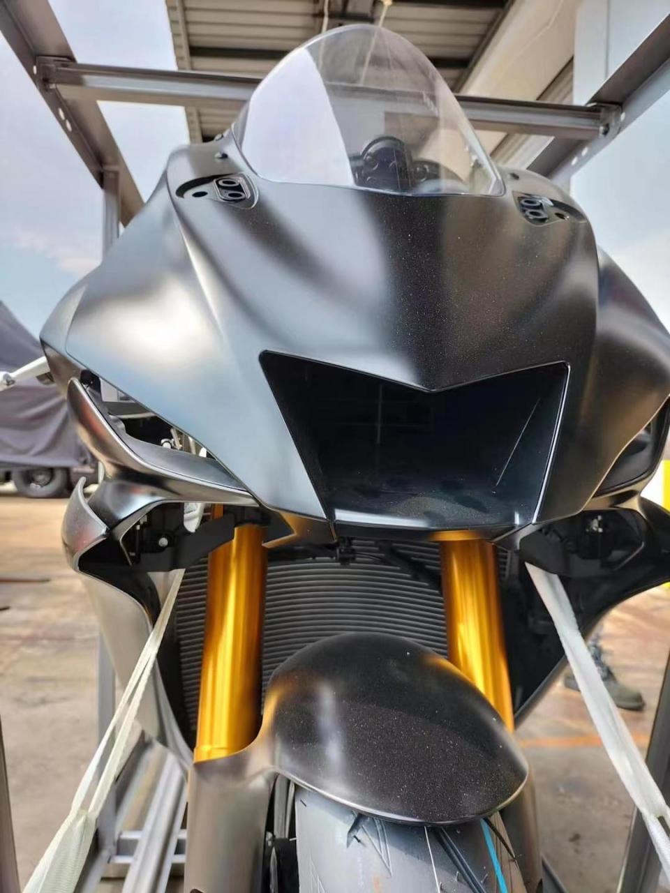 雅马哈r6 普通赛道版!23款!今年4-5月出厂!7月底到港!10月初交车!