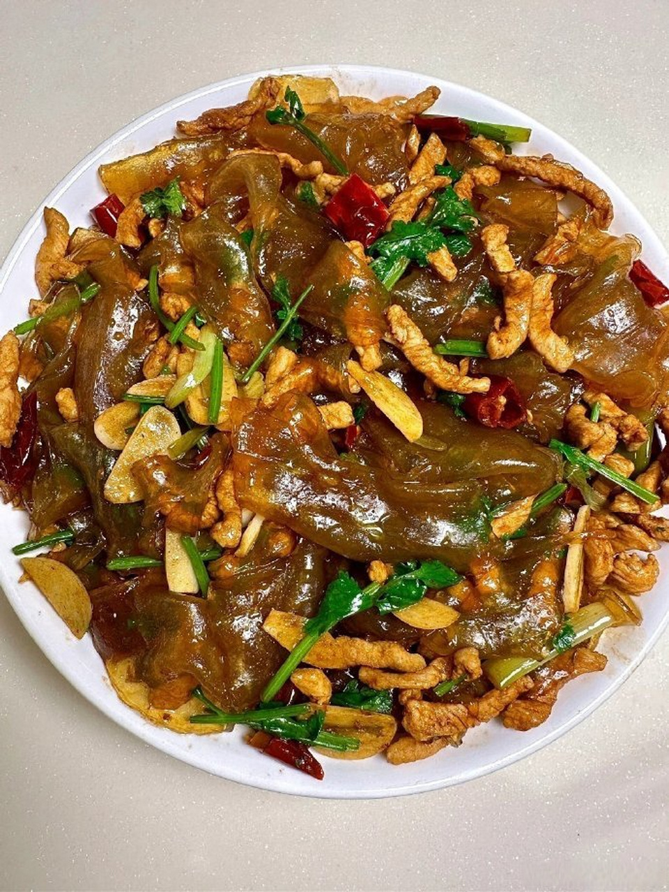 美好辽宁欢迎您# 肉丝炒粉皮这道菜从小吃到大,隔一段时间不吃就夏铑