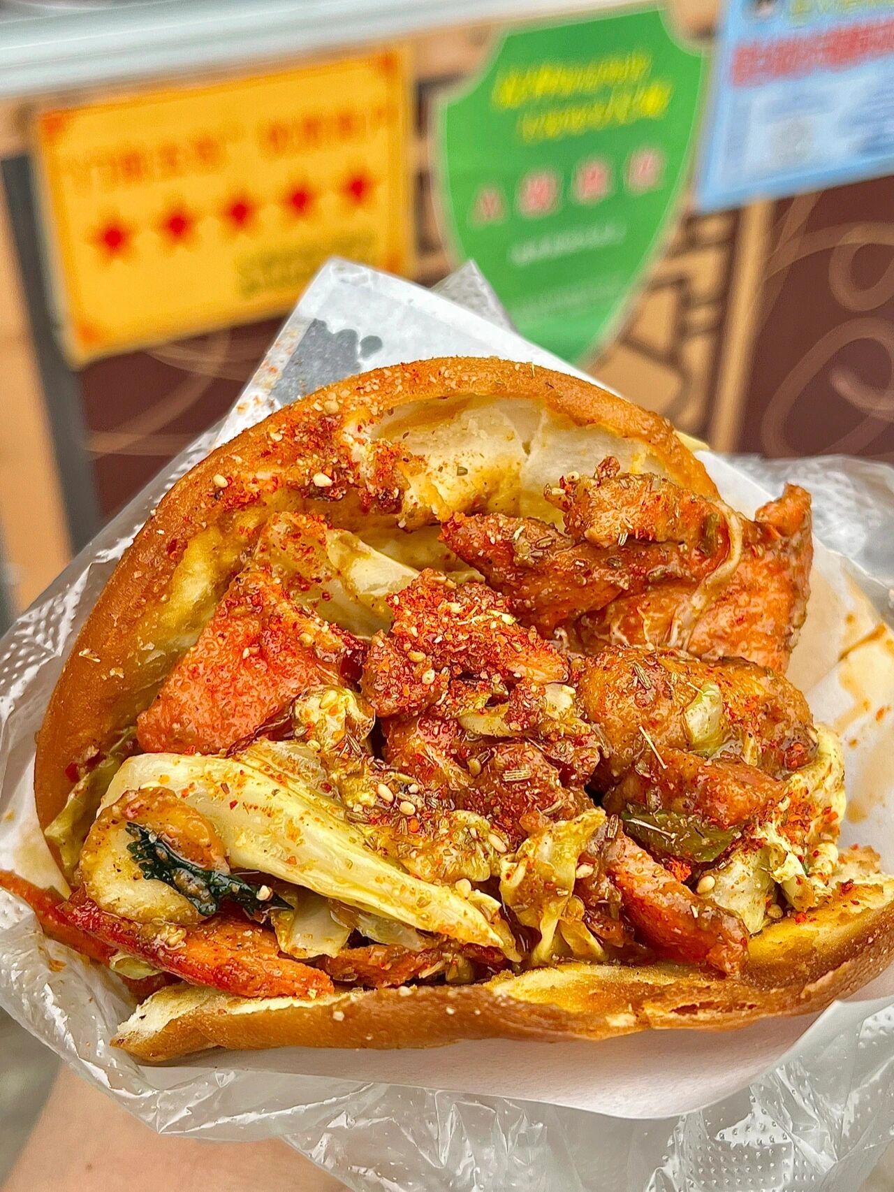 潍坊老店味道|巨好吃的麻辣串夹馍和炸年糕!