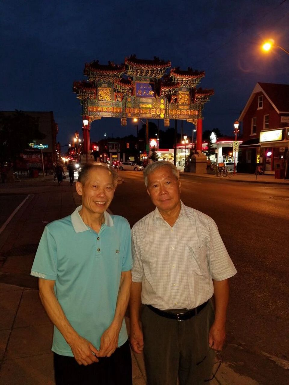 沉痛悼念郭阳岱医生(左一) 昨天惊闻渥太华中医郭阳岱医生于2021年11