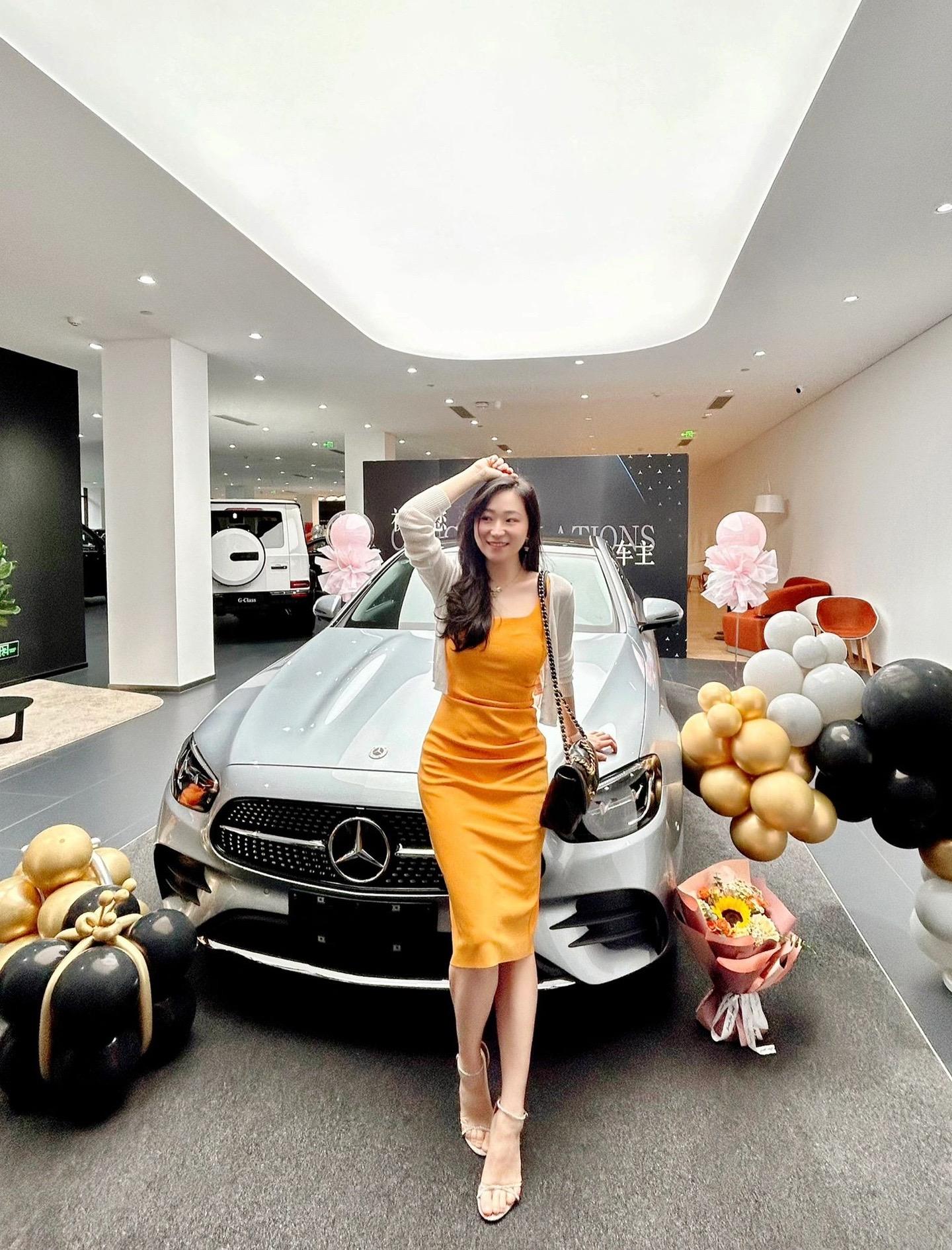 我的dream car 提车啦～奔驰e300l时空银 这个颜色很神奇可以根据