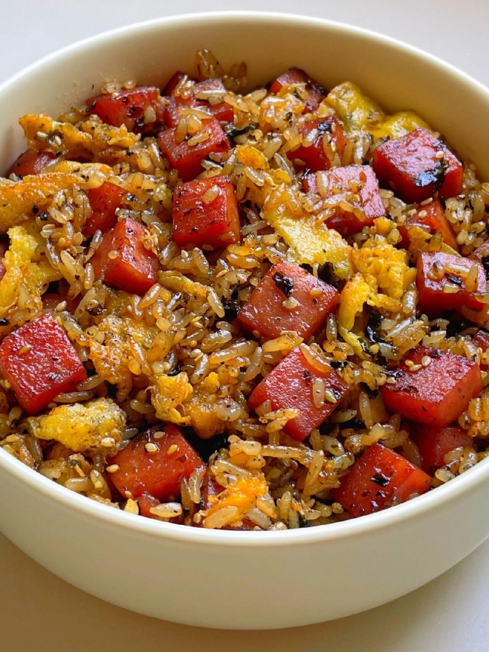 热气腾腾的三餐# 哈喽大家好,今天分享一款巨巨好吃的午餐肉海苔炒 