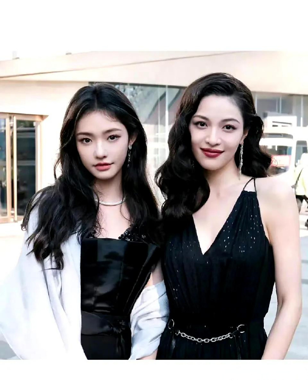 钟楚曦这张图片,眉眼有点像《人世间》的大嫂.