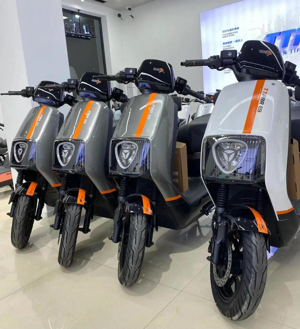 7615雅迪冠能3代"e9"(5599元)72v38ah石墨烯三 雅迪冠能3e9 雅迪