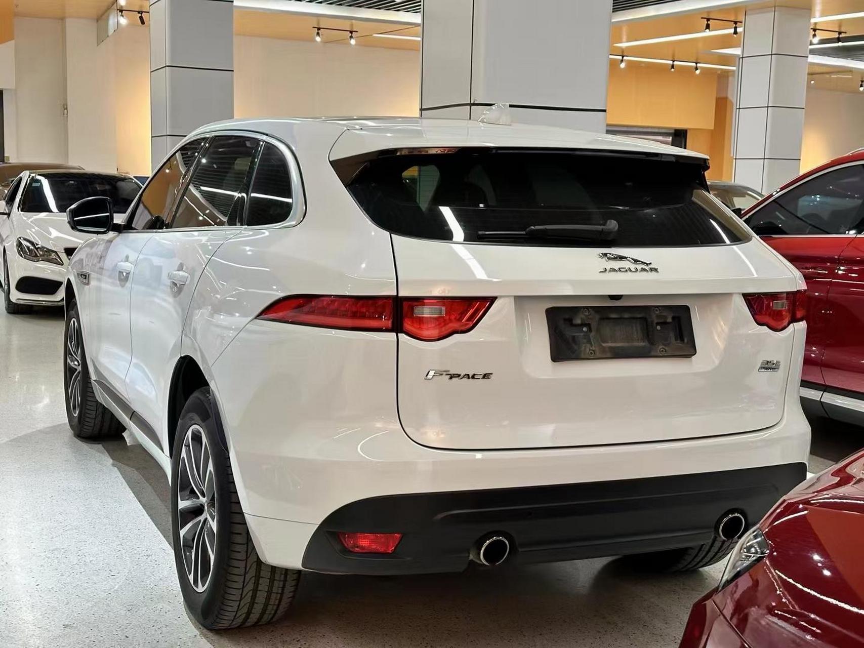 捷豹f-pace(进口)四驱r-sport运动版,17年5月,6.5万公里,3.