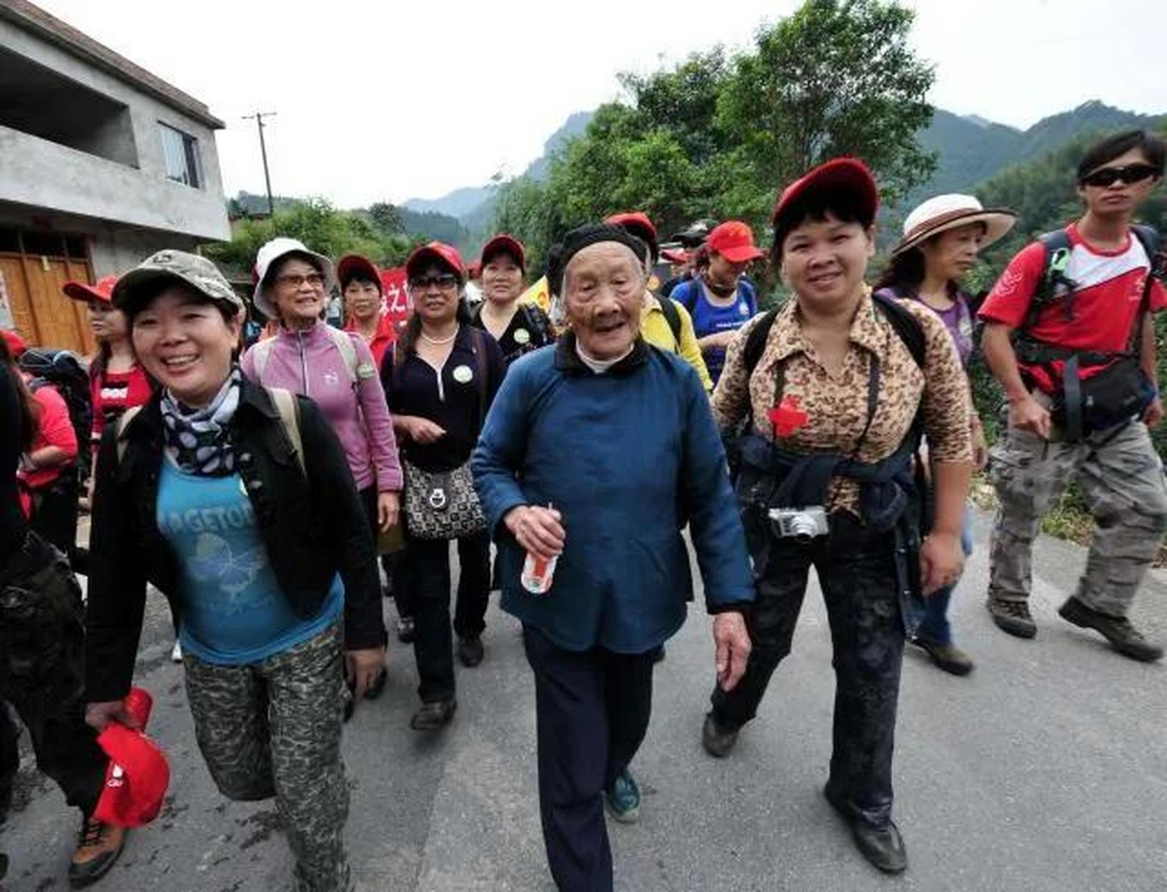 适合70岁以上老人旅游的地方(适合70岁以上老人旅游的地方推荐)
