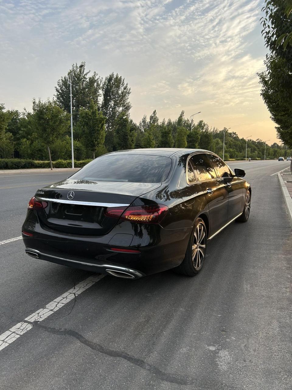 拿下22年奔驰e350el插电式混动增程式,裸车52.