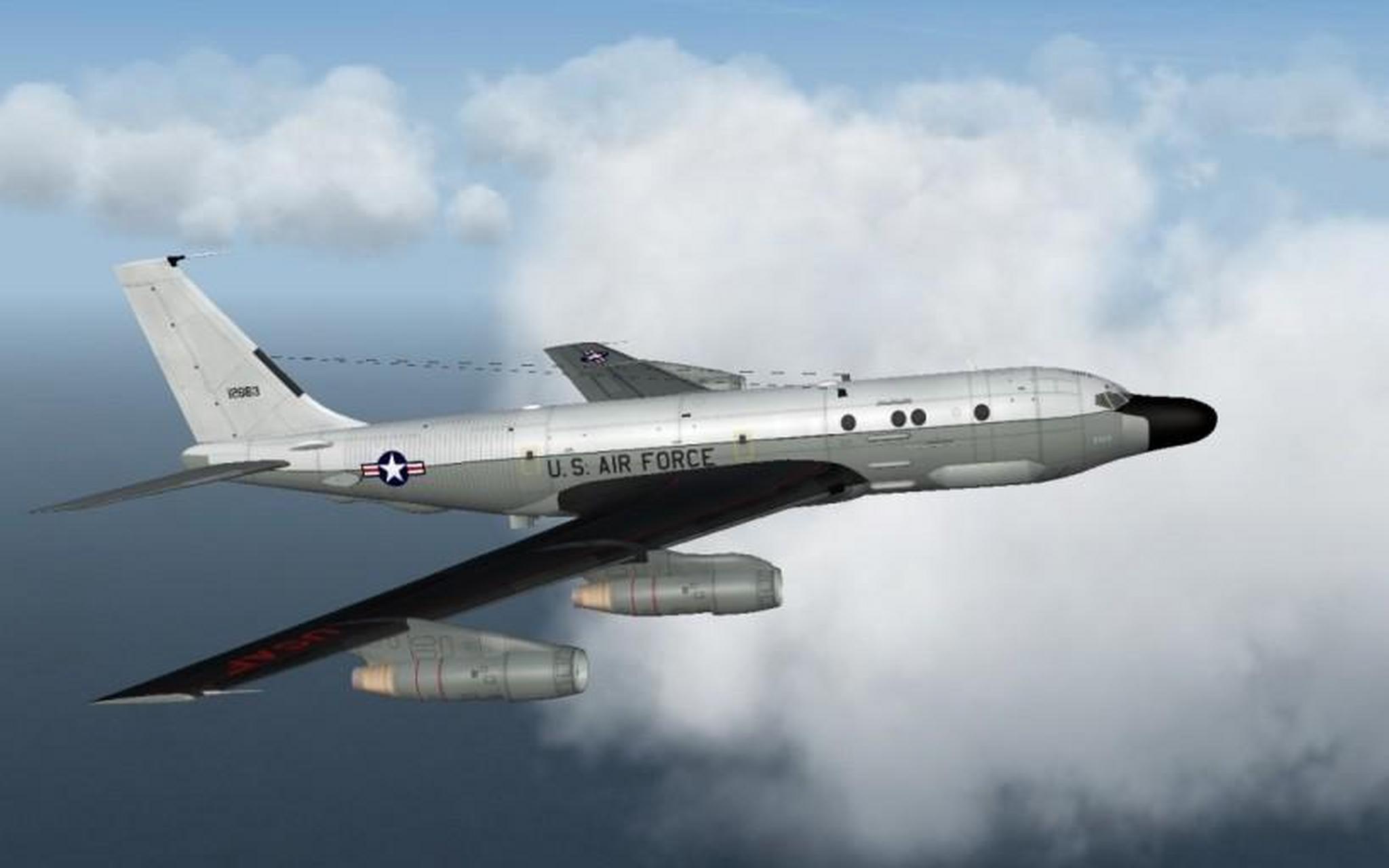 韩国军方人士透露,美国空军的rc-135s"眼镜蛇球"侦察机15日早上从日本