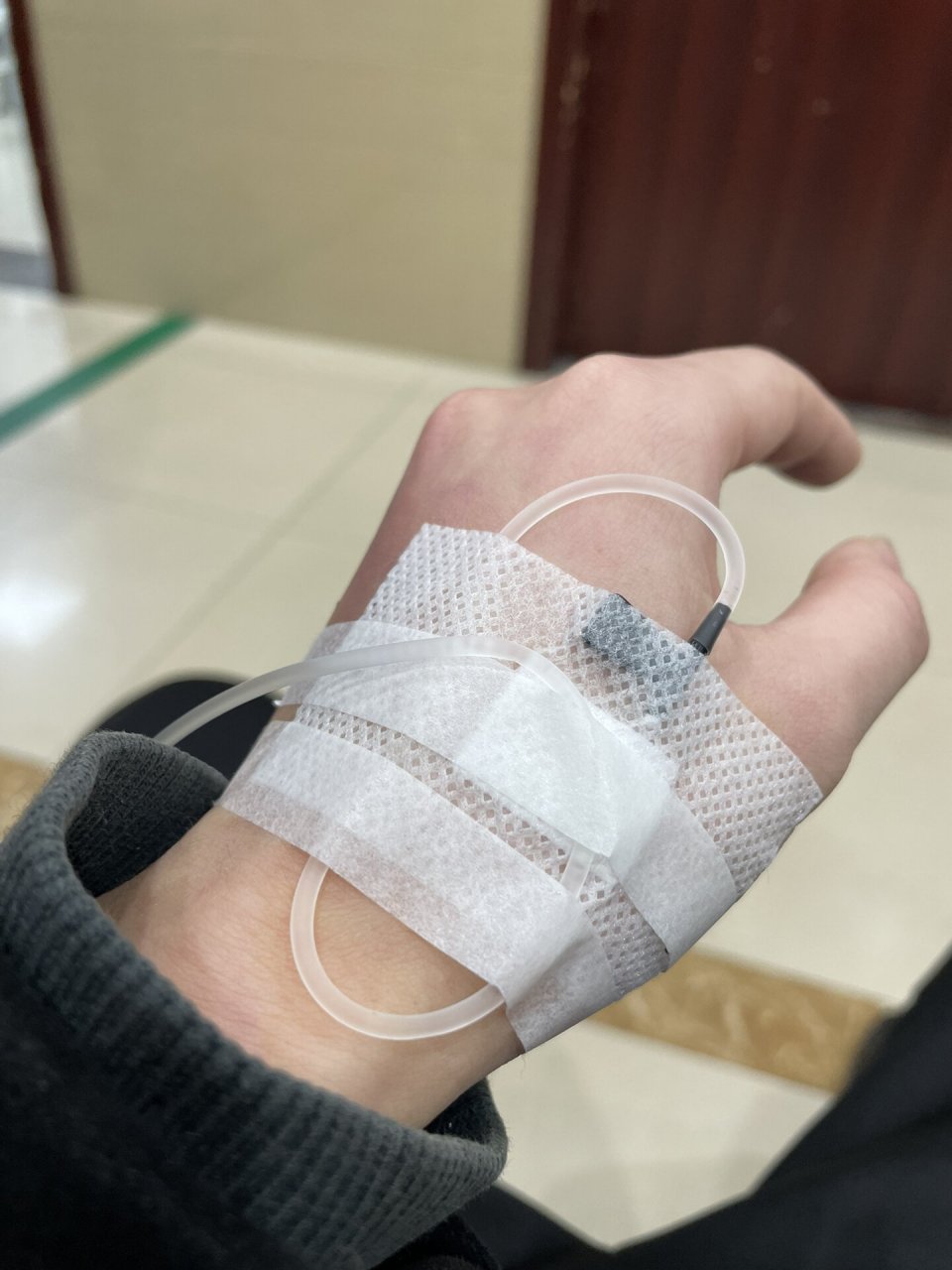 第一种孤独|大晚上一个人在医院吊水 2023.03.