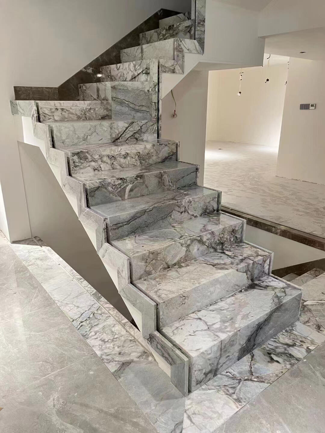 鱼肚蓝灰"大理石楼梯踏步