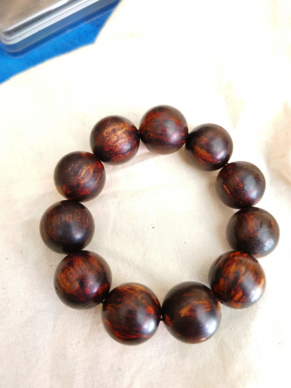 云南降真香又名龙肝香 龙肝香手串,文玩界的新宠,也是降真香家族的一