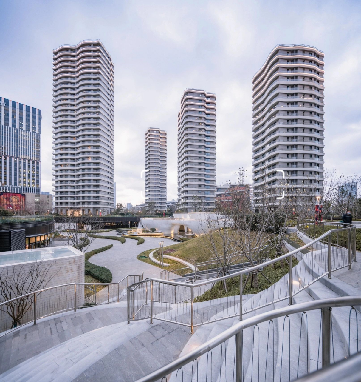 陆家嘴"九庐415㎡大平层"新出"直面江景 九庐 面积:415㎡ 户型:大平层