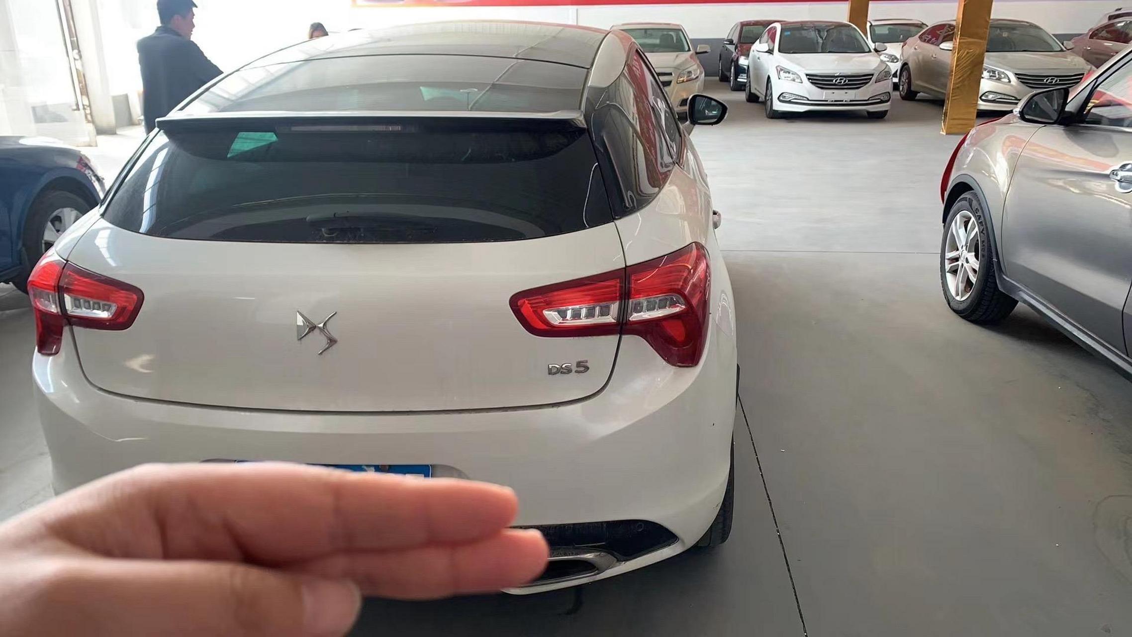 雪铁龙ds5 本地个人一手车  自动挡高配 多功能方向盘 电动座椅 大屏