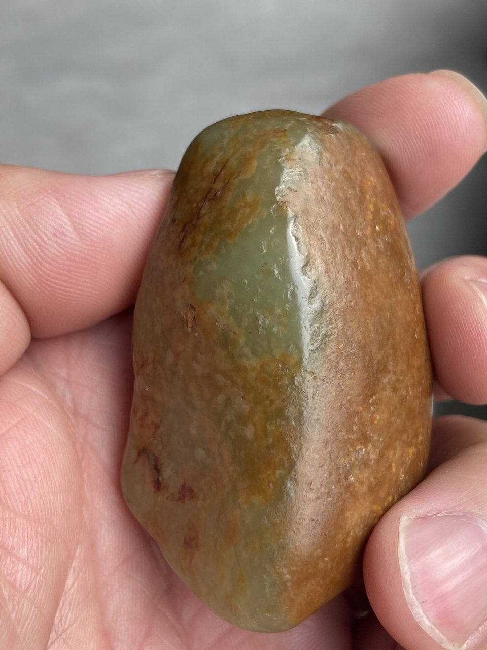 马衔山河磨玉籽料 马衔山玉矿是一类优质的透闪石玉才.