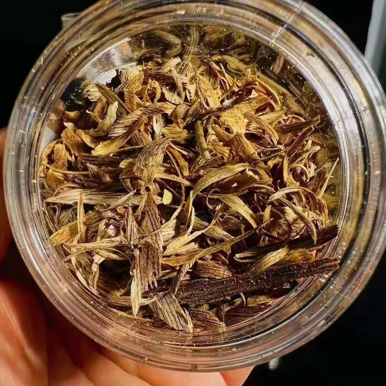 绿奇楠沉香勾丝,可以用来泡水泡茶喝和熏香 金丝糖结奇楠沉香勾丝,一