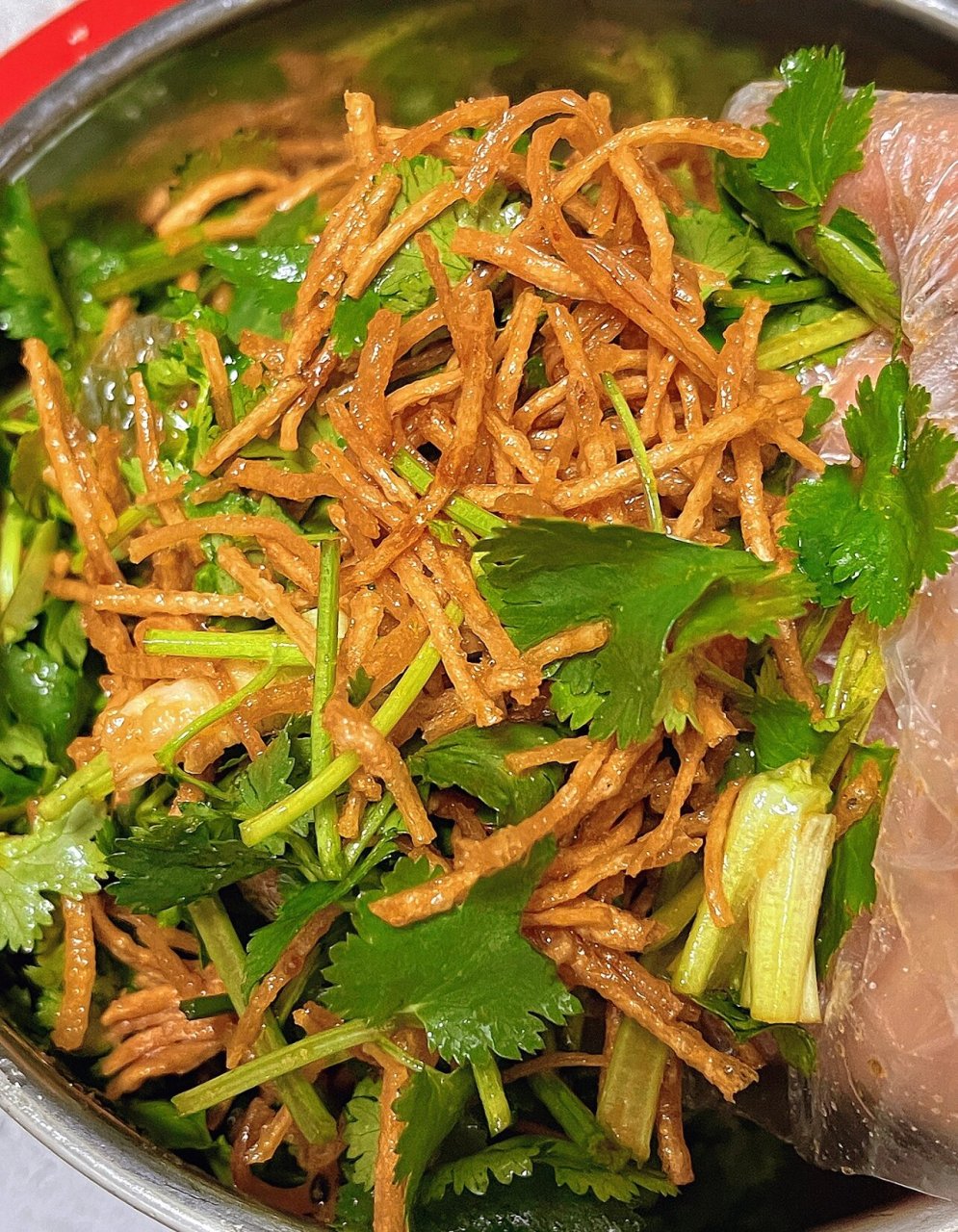 第一次做凉拌馓子,味道完全不输店里 超级简单好做,喜欢吃馓子和香菜