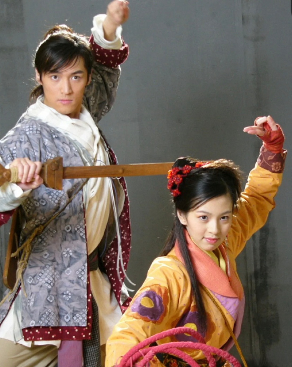 原来一开始胡歌刘亦菲等人主演呢《仙剑奇侠传》刘品言安以轩角色是