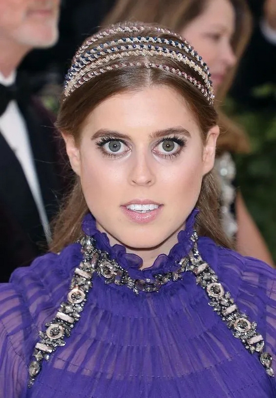 英国王室出了名的"大眼公主"碧翠丝,是个热爱参加时尚活动的女人,但她