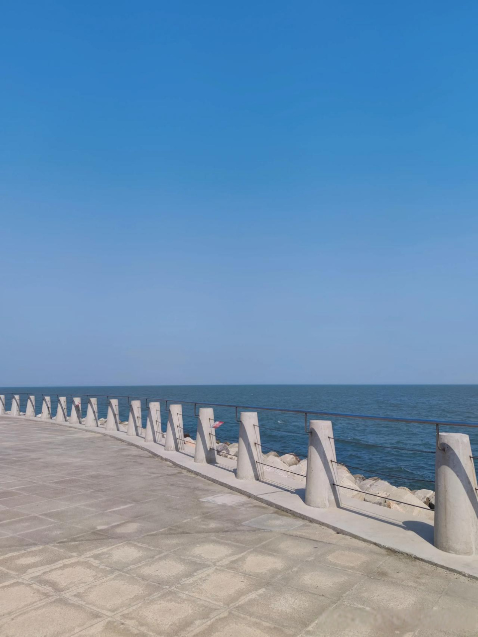 天津市滨海新区中新生态城东堤公园 想去看海了,于是就导航搜了东堤