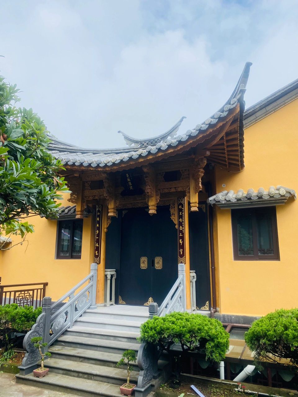 腾冲 | 中天寺:有一群可爱的小狐狸🦊 龟仙人是真的～ 寺庙很漂亮