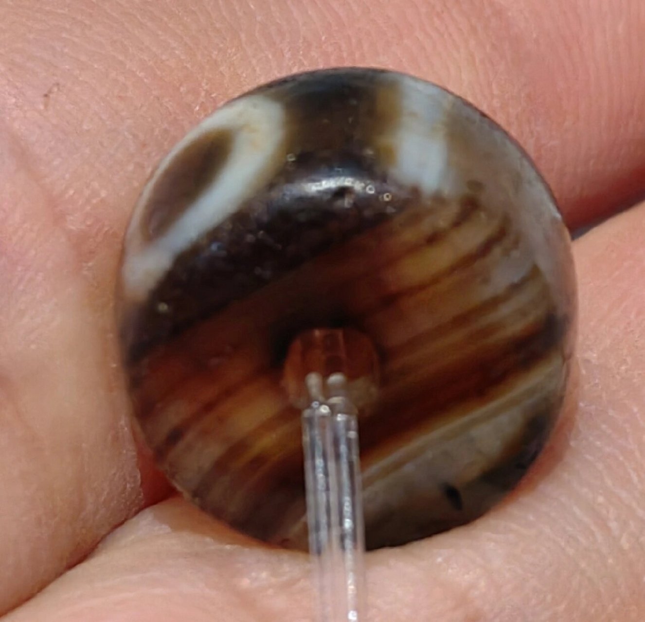 也寓意圆满,牛角玛瑙天珠包含了所有图腾的象征意境,拥有无限宽广的最